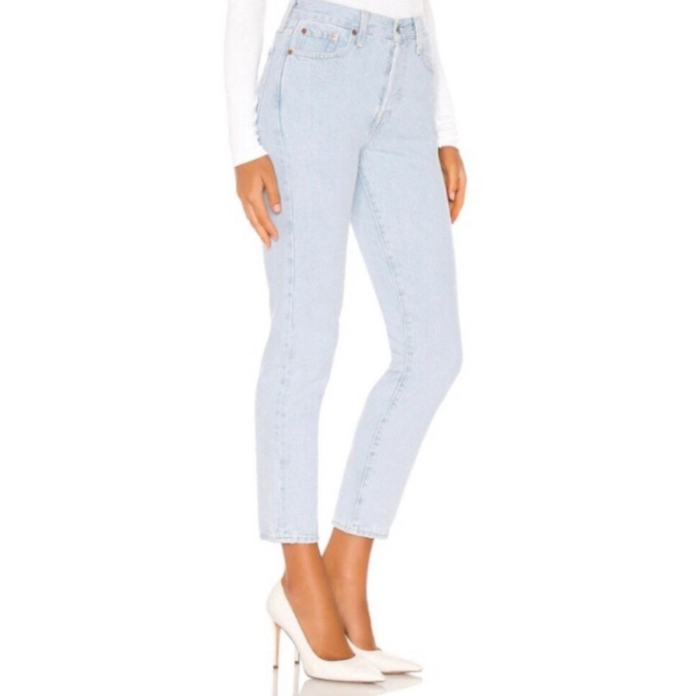 Levi’s Wedgie Icon Fit Light Wash Jeans